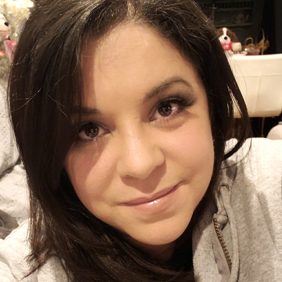 Meet your Posher, Danielle - Picture 1 of 1